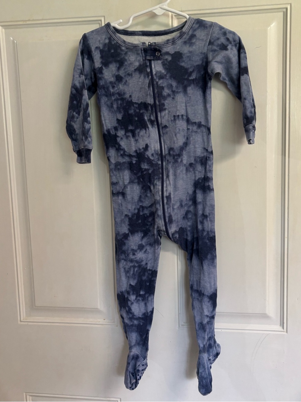 18/24M Leveret Tie Dye Navy Mix long sleeve Zippered Footed Cotton Pajamas. EUC